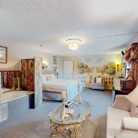 Jacuzzi Suite 206 At Tradewinds Eureka Springs Dış mekan fotoğraf