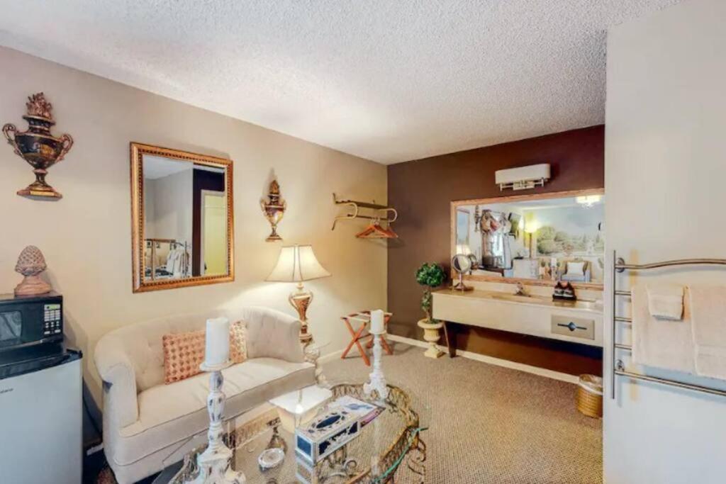 Jacuzzi Suite 206 At Tradewinds Eureka Springs Dış mekan fotoğraf